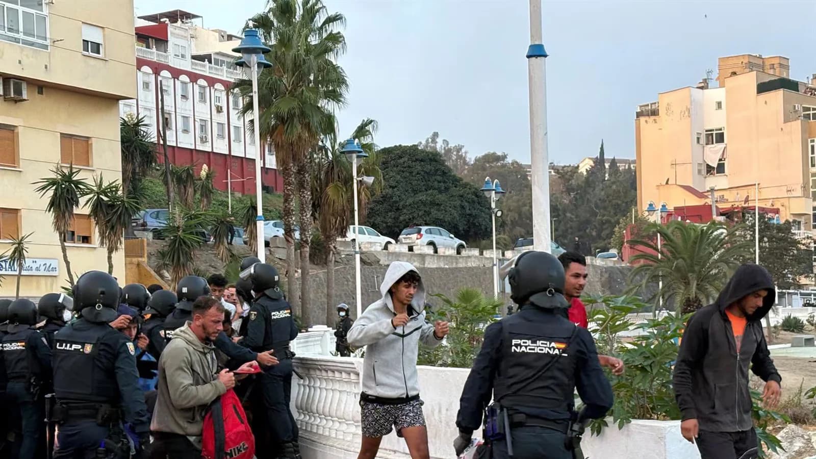 El PP denuncia un "caos absoluto" en el traslado de inmigrantes en Ceuta