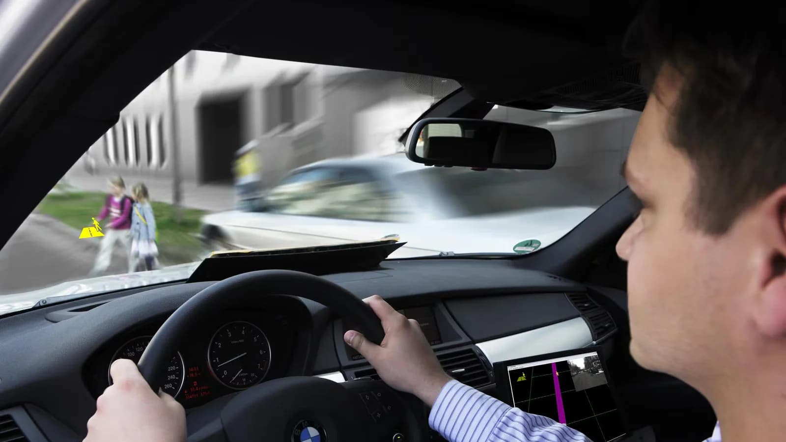 La frenada automática puede reducir a la mitad los choques por alcance
