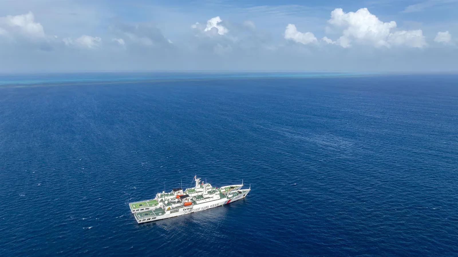 Choque entre buques de China y Filipinas cerca del arrecife Sabina
