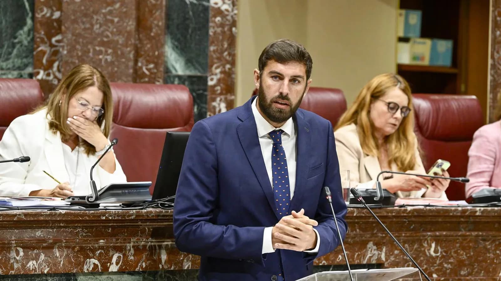 Investigan a dos cargos de Vox en Murcia por la presunta falsificación de una firma