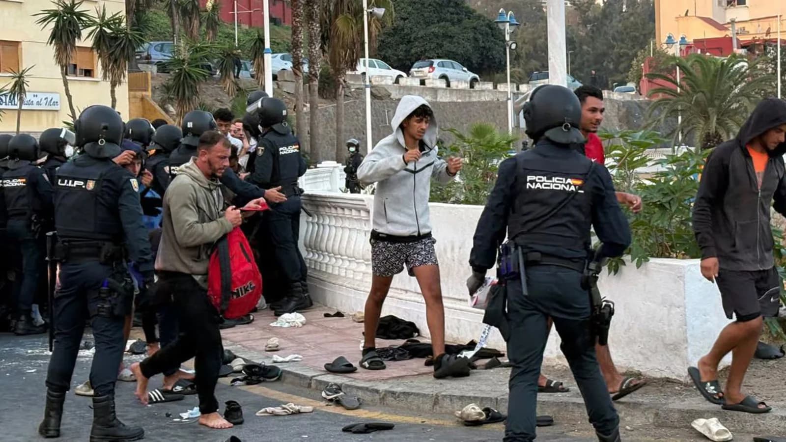 Comenzó el ingreso de migrantes al centro de acogida del puerto de Ceuta