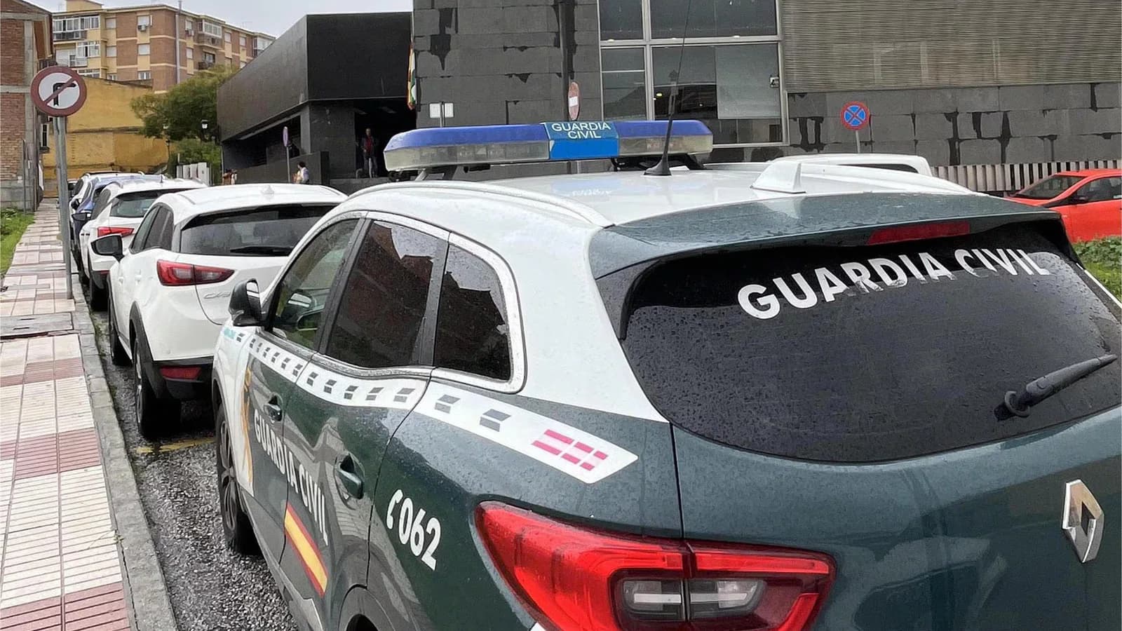 Detuvieron a una persona e investigan a otra por agredir a docentes en un instituto de Coín