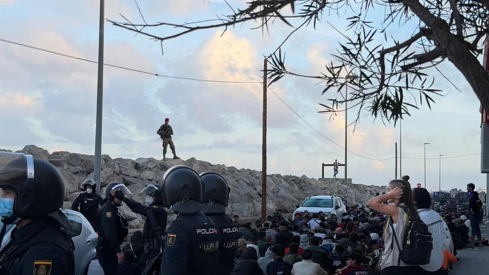 Sumar cuestiona la actuación policial durante el traslado de migrantes en Ceuta