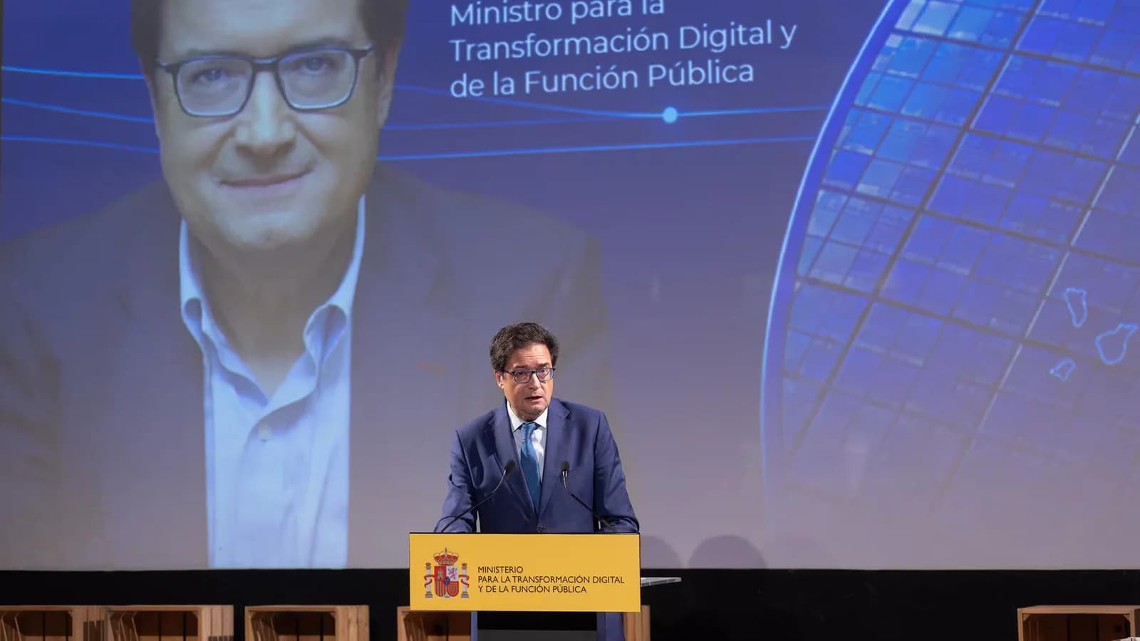 Óscar López defendió el traslado de migrantes al puerto de Ceuta y criticó al PP