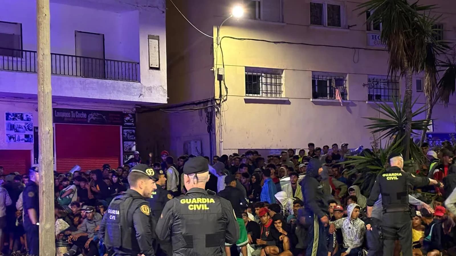 El Gobierno español da por concluido el traslado de 1.700 migrantes en Ceuta