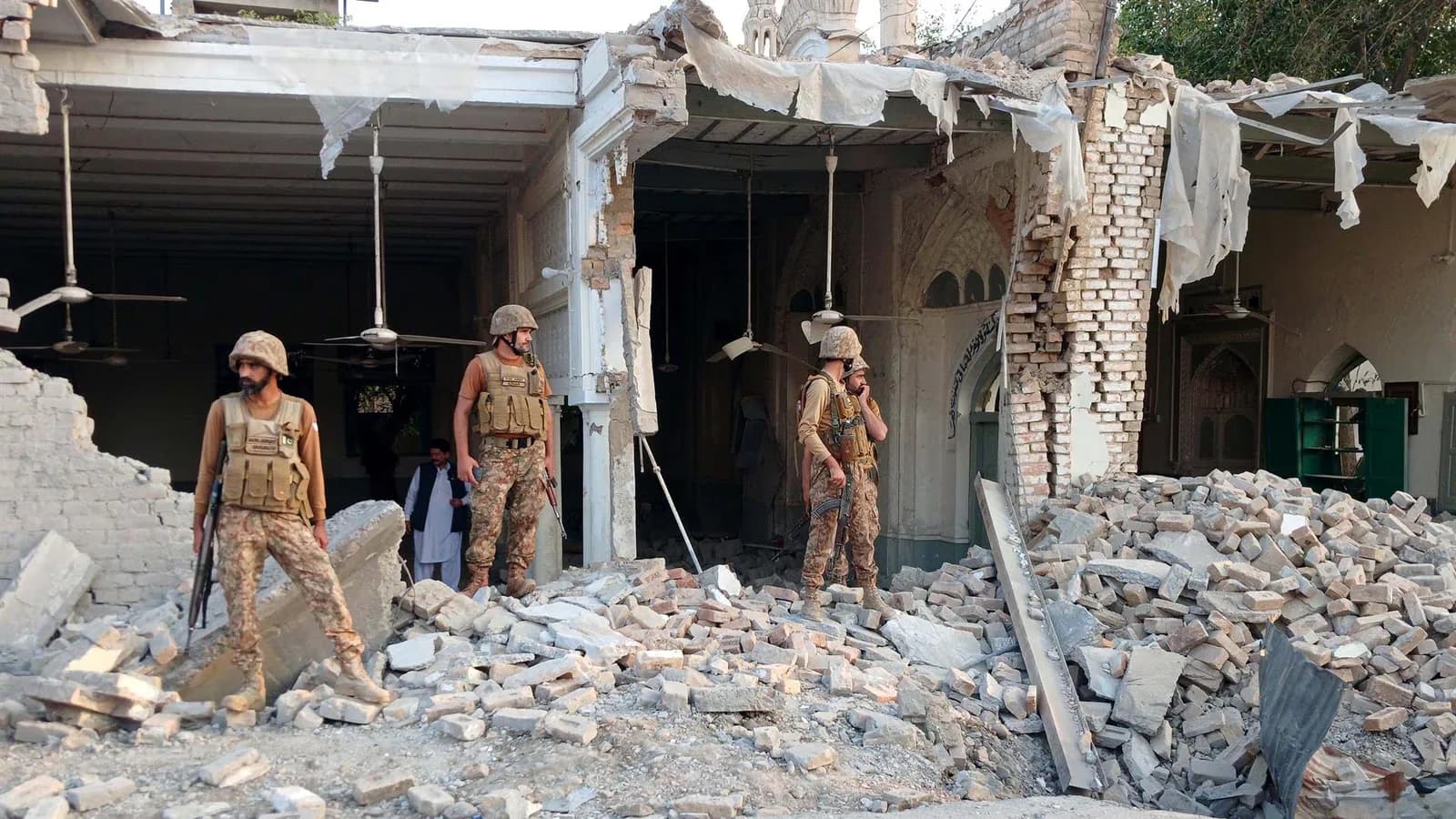 Mueren ocho presuntos milicianos tras el atentado contra una comisaría en Kohat