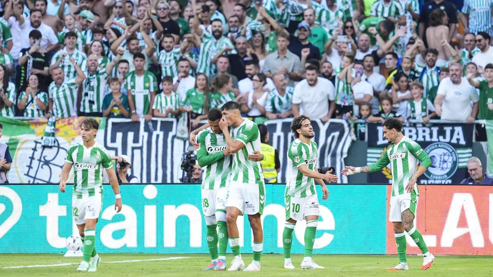 El Betis busca ante el Deportivo el mejor inicio liguero de su historia