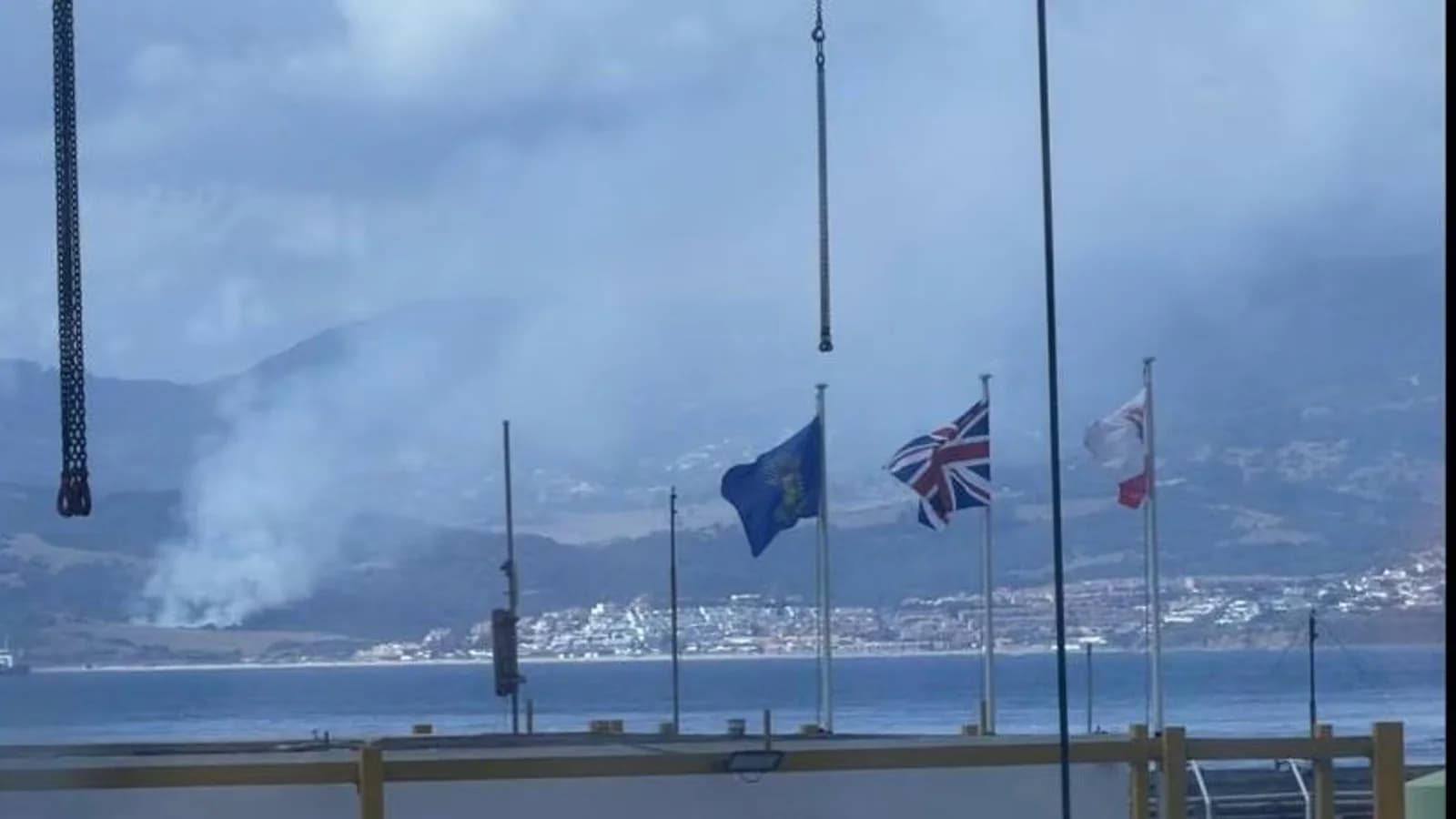 El Plan Infoca da por extinguido el incendio reactivado en Las Pantallas, Algeciras