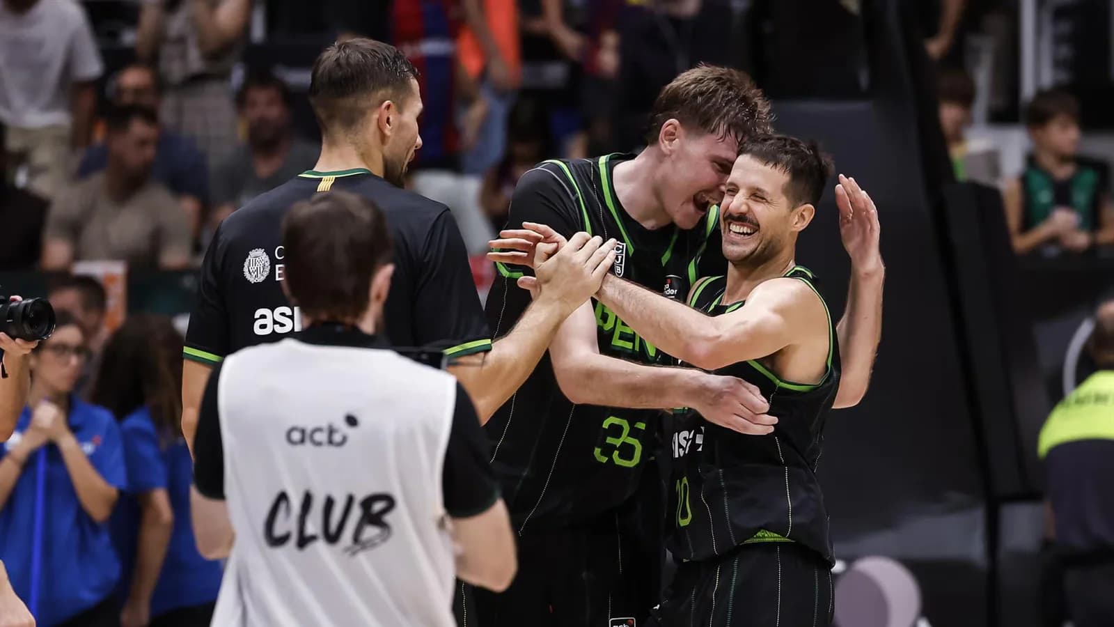 El Asisa Joventut venció al Kosner Baskonia y jugará la final de la Supercopa