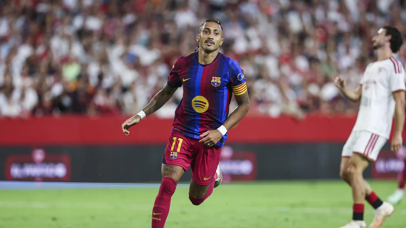 Barcelona remontó ante Sevilla y ganó 3-1 con tres goles de Raphinha