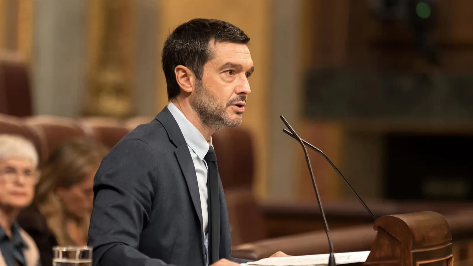 Bustinduy reclama reducir a cero las listas de dependencia en 2028