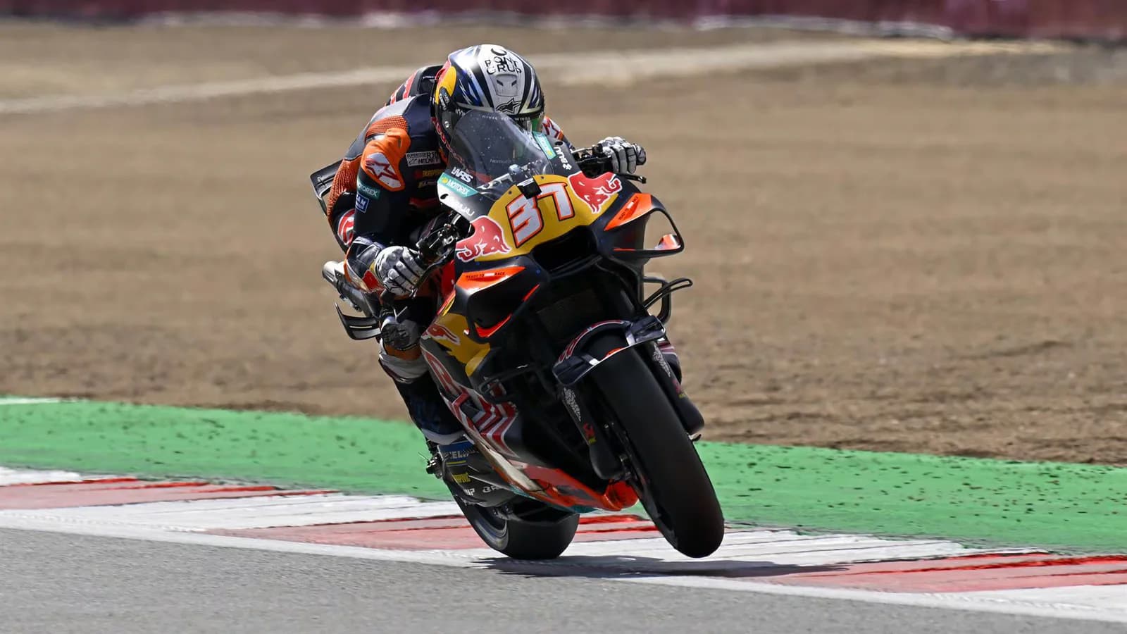 Pedro Acosta logra su primera victoria en MotoGP y Martín amplía su ventaja