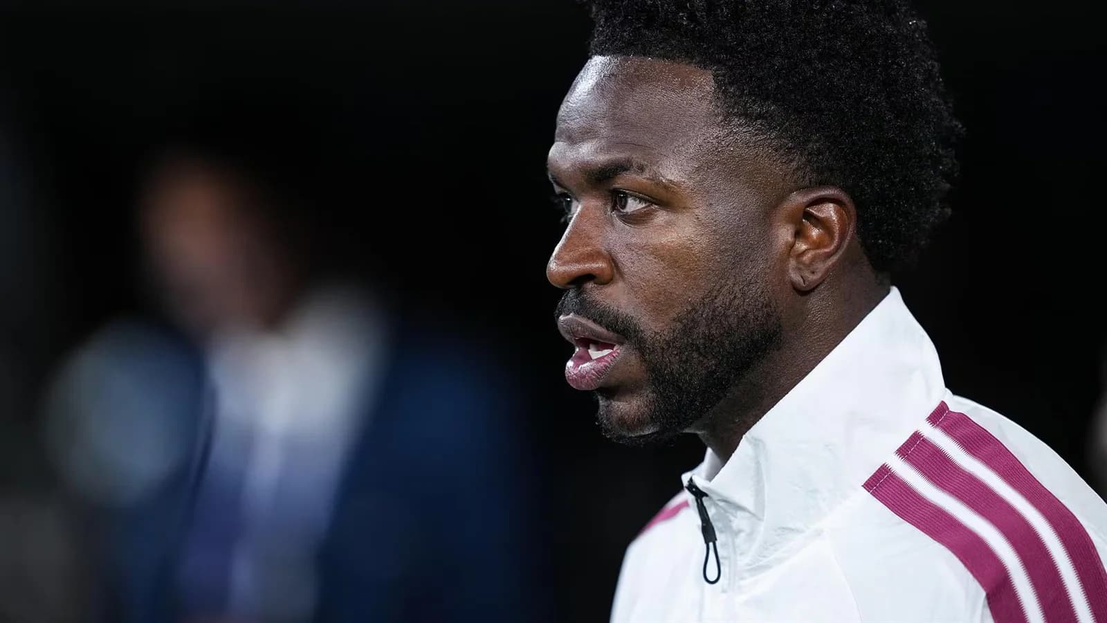 Juzgan a un hincha del Sevilla por insultos racistas contra Vinícius