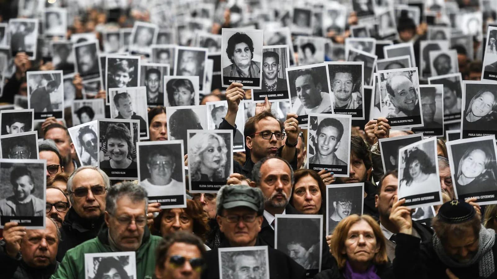 Procesan a ocho iraníes y miembros de Hezbolá por el atentado a la AMIA