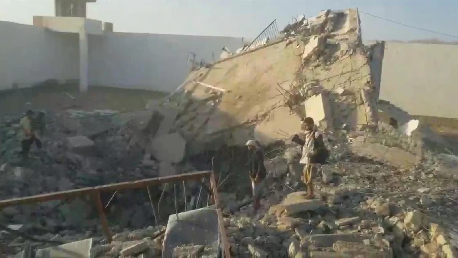 Los hutíes denuncian siete civiles muertos en bombardeos contra viviendas en Moca