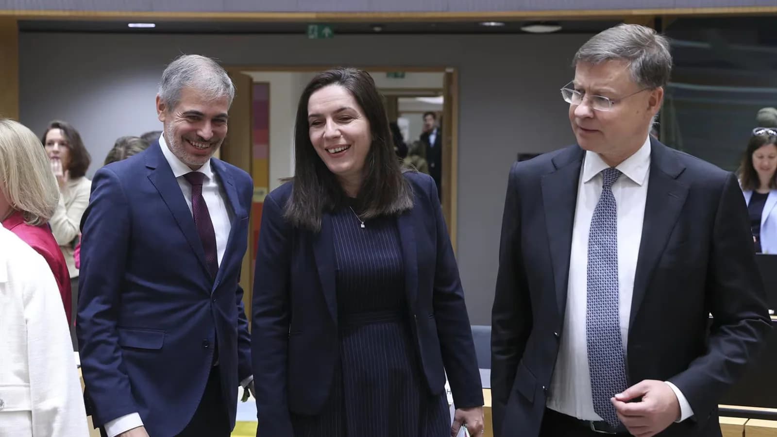 Socios de la UE cuestionan vincular el catalán a la ampliación del bloque