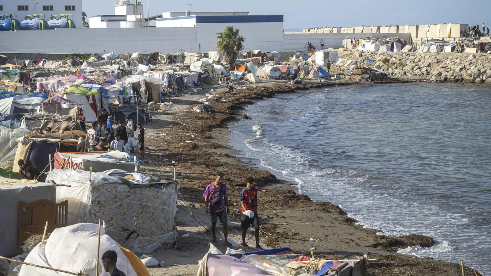 El Defensor del Pueblo reclama protección urgente para menores migrantes en Ceuta