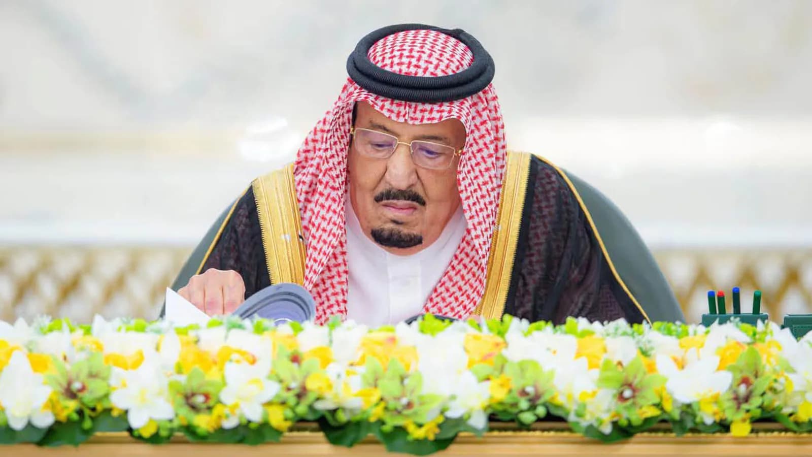 El rey saudí condenó el ataque con dron contra La Meca y acusó a los hutíes