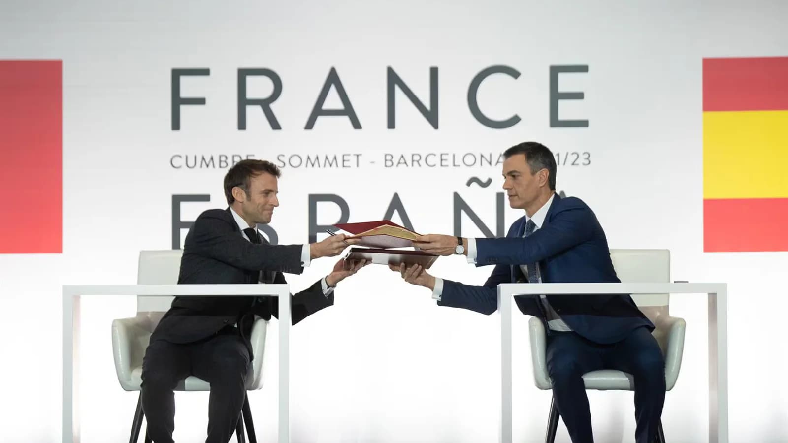 Albares celebra el aval del Constitucional al tratado con Francia y reclama su aprobación en el Senado