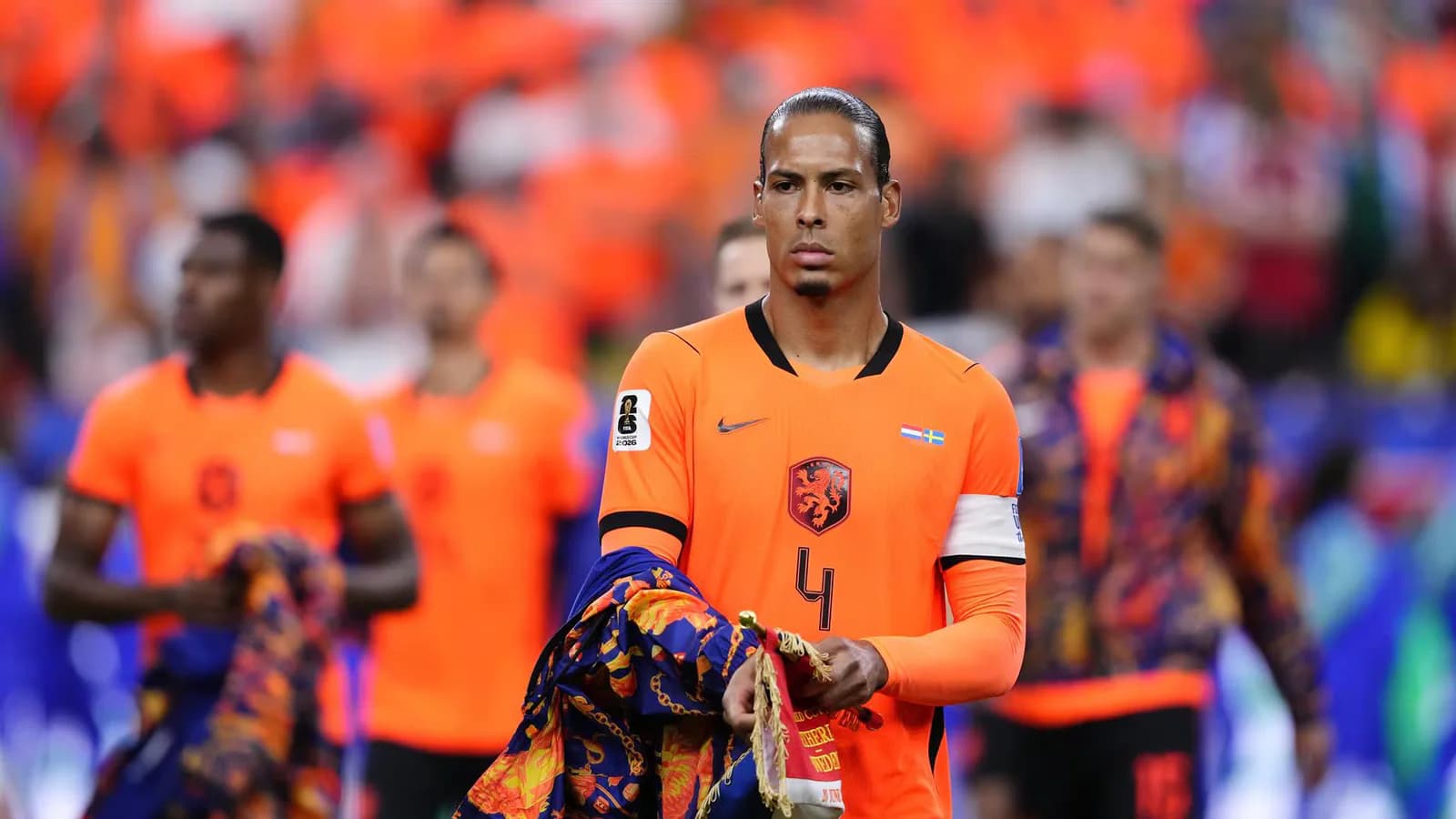 Van Dijk seguirá en Países Bajos tras hablar con Xavi Hernández