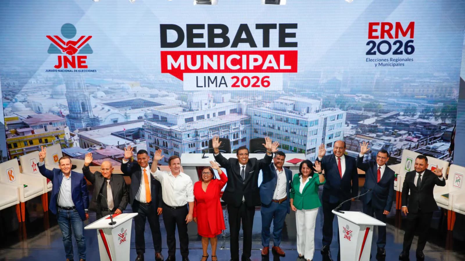 Cuestionamientos a López Aliaga dominaron el debate municipal de Lima