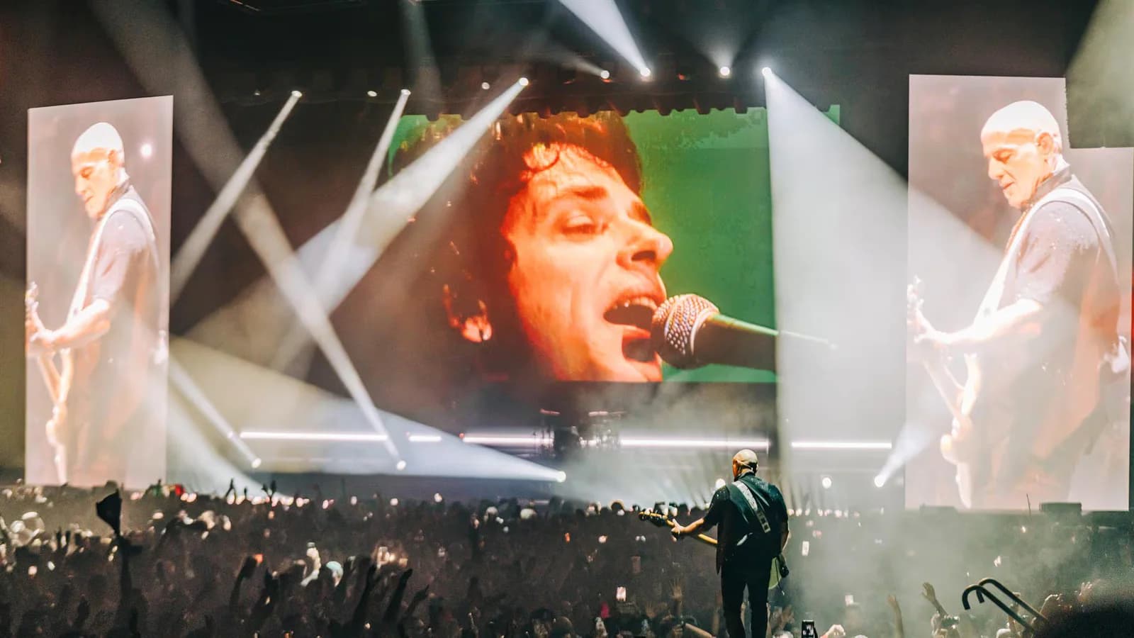 Soda Stereo llevó su gira “Ecos” a Madrid con la presencia holográfica de Cerati