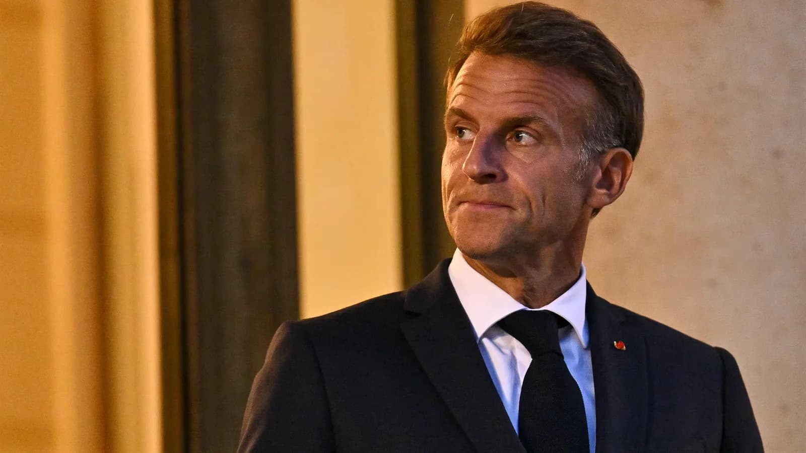 Macron anuncia el envío de recursos militares para proteger Yanbu