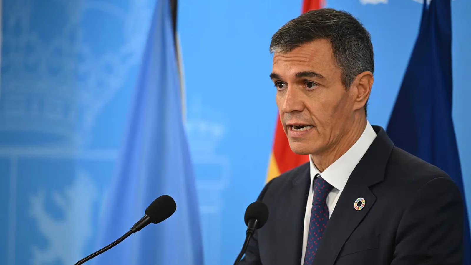 Almeida acusa a Sánchez de diferenciar entre desahucios en Madrid y Cataluña
