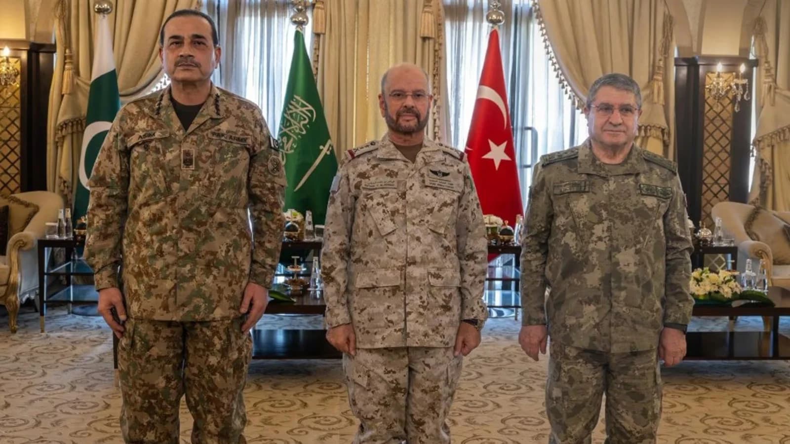 Arabia Saudita, Pakistán y Turquía analizan una mayor cooperación militar