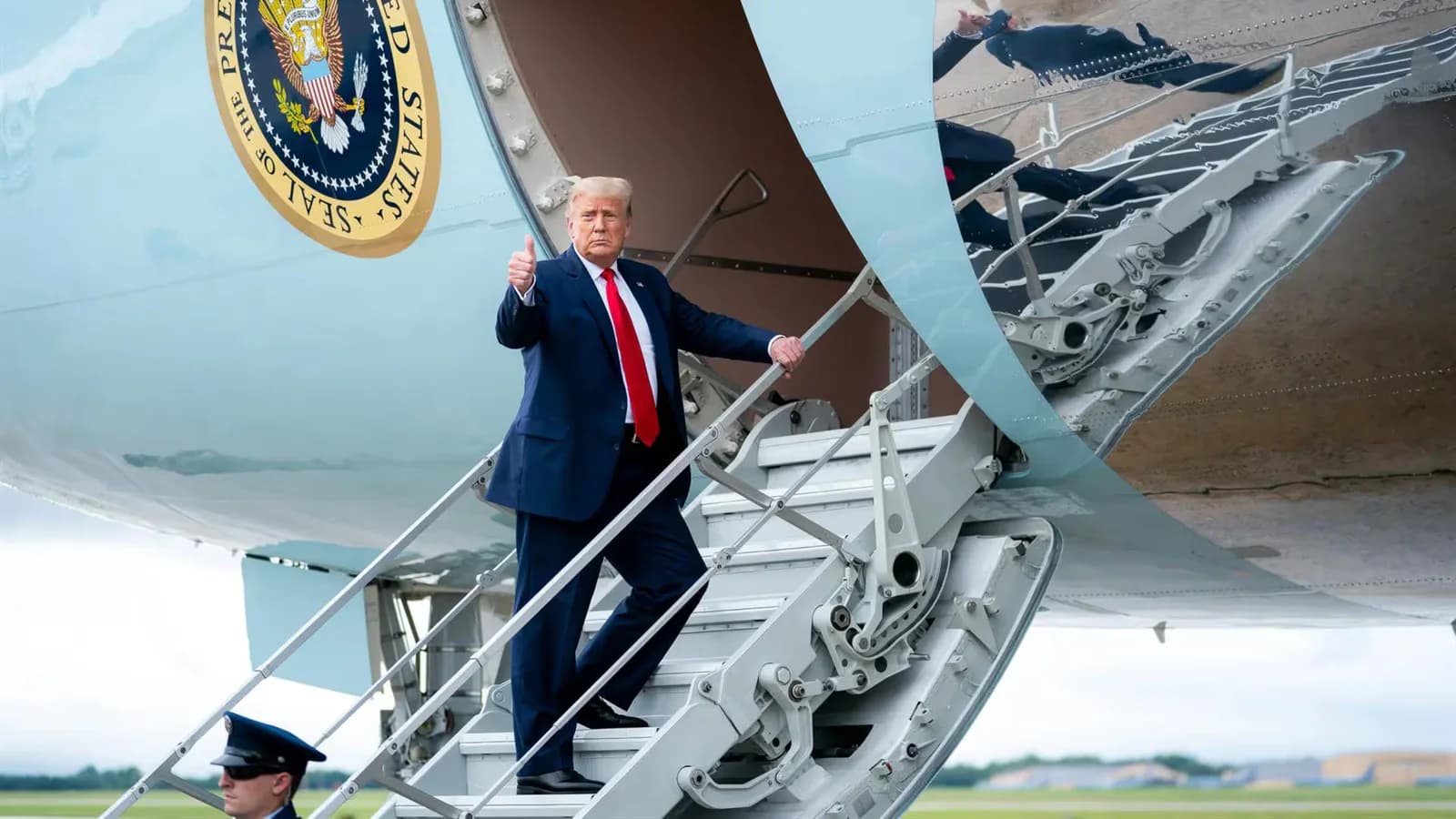 La Casa Blanca excluyó a CNN del viaje de Trump a Tennessee en el Air Force One