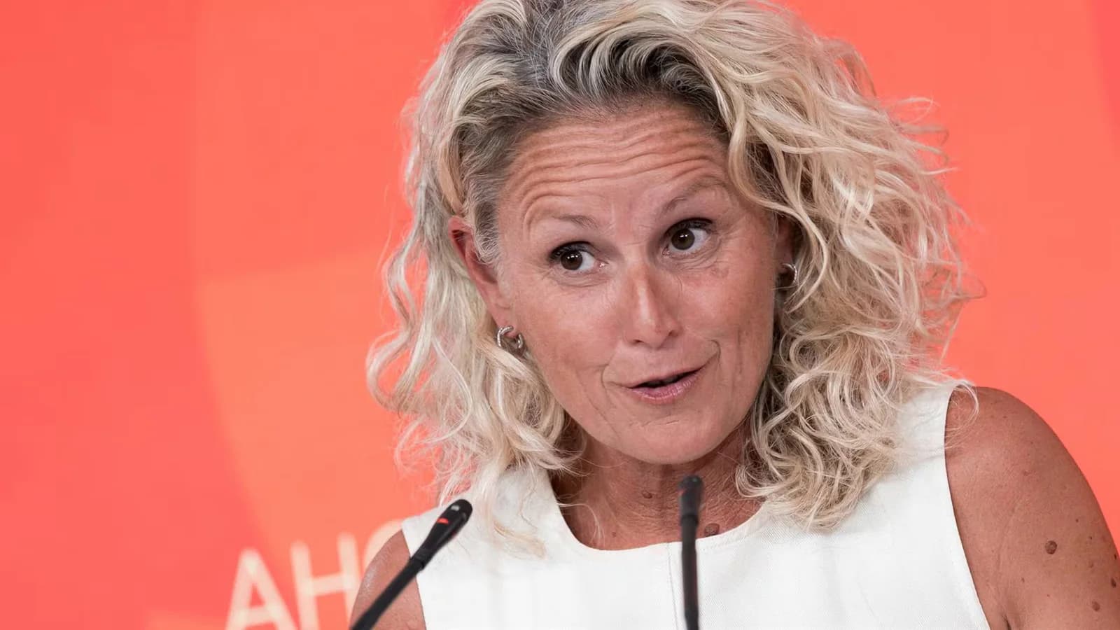 El PSOE reclama la dimisión de Ana Vázquez por llevar gas pimienta al Congreso
