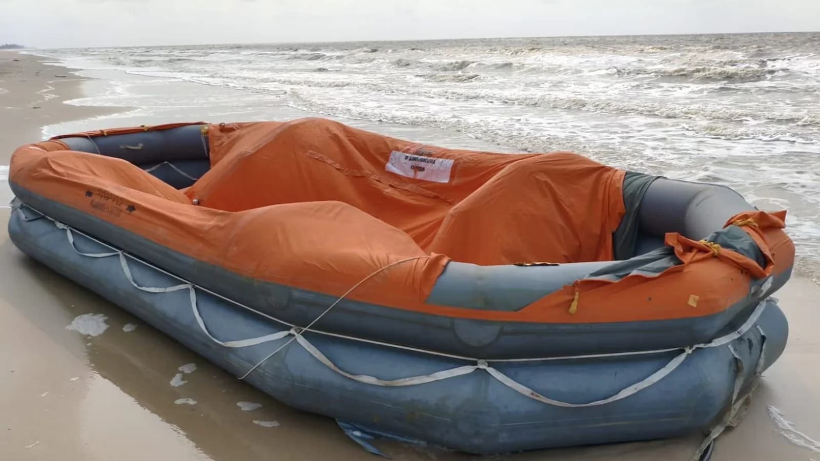Indonesia elevó a 64 la cifra de muertos por el naufragio del Virgo Transport 8