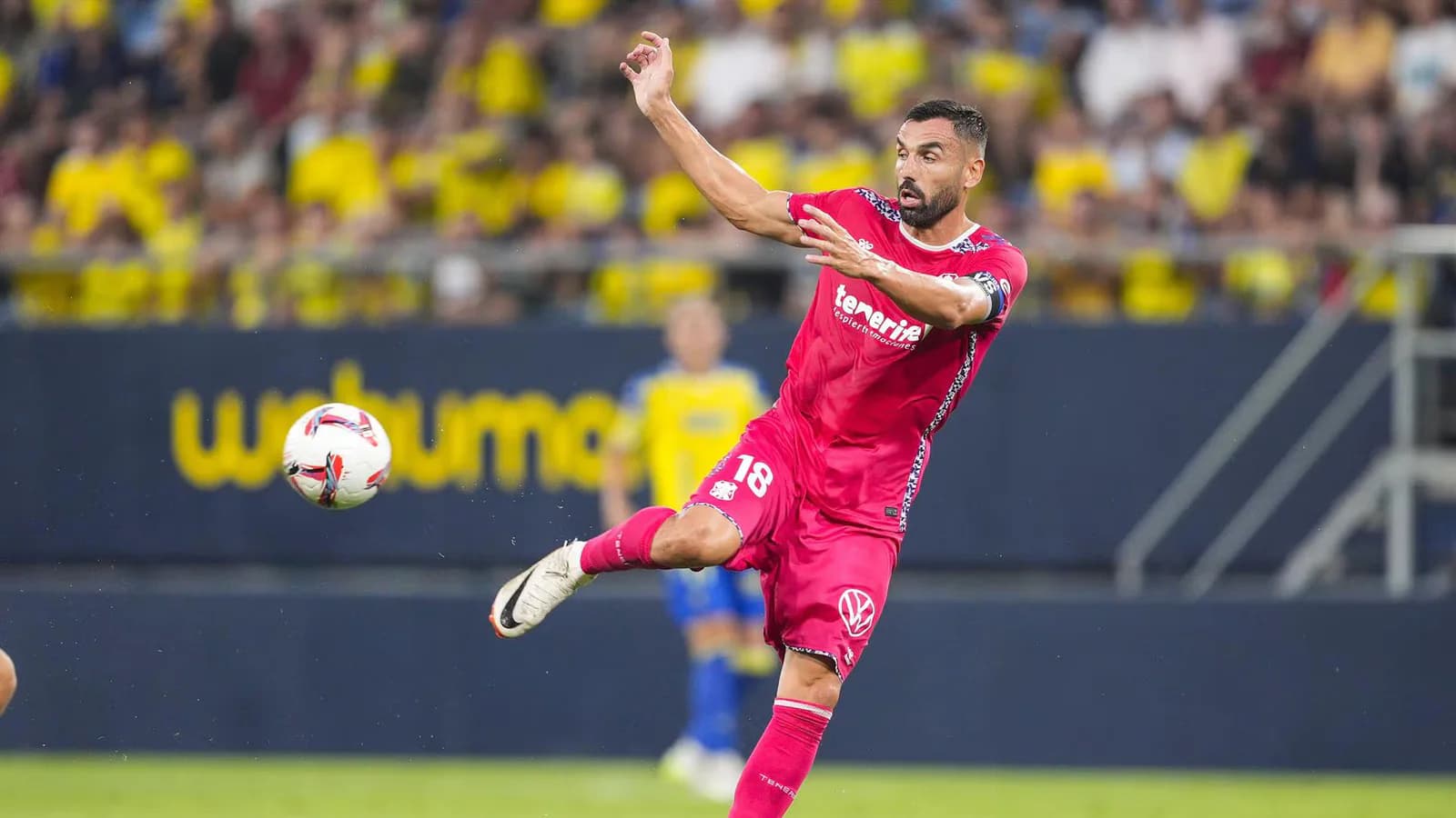 El Ceuta logra su primera victoria y el Tenerife empata con Cádiz
