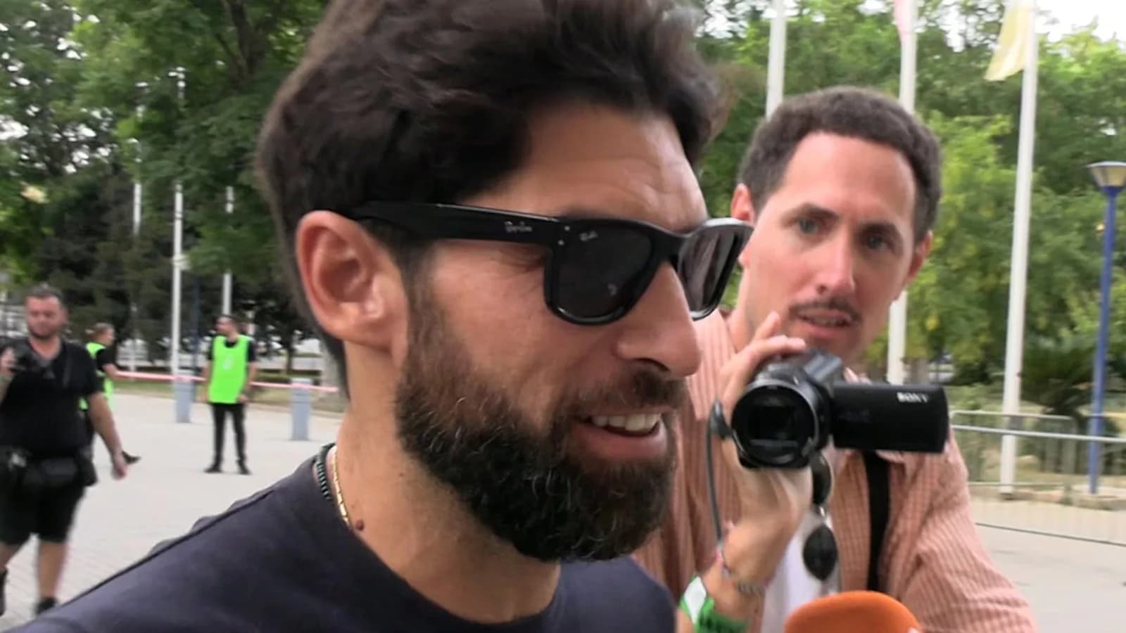 Cayetano Rivera evita hablar de su hermano Francisco en Sevilla