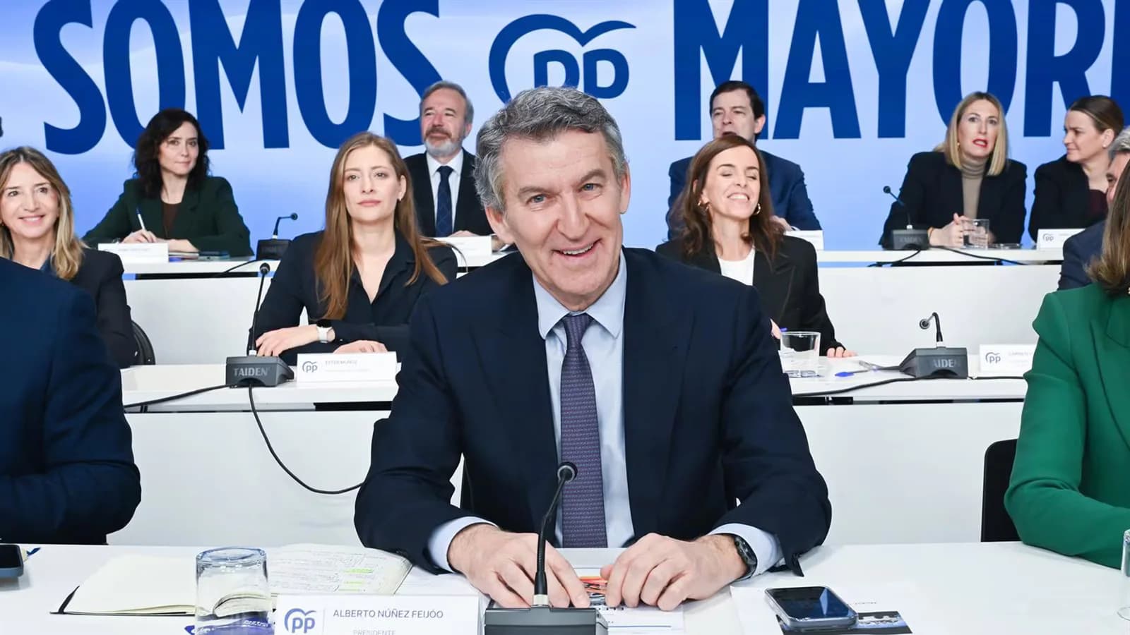 Feijóo convoca a la cúpula del PP para respaldar a Vivas y abordar la situación de Ceuta
