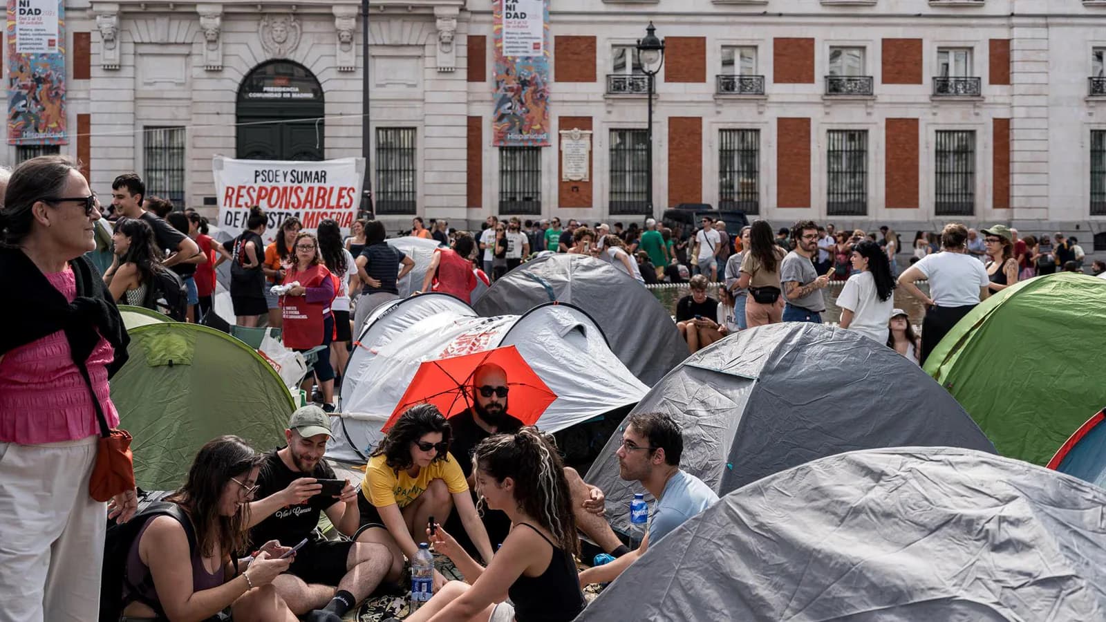 Madrid cuestiona al Gobierno por la acampada en la Puerta del Sol