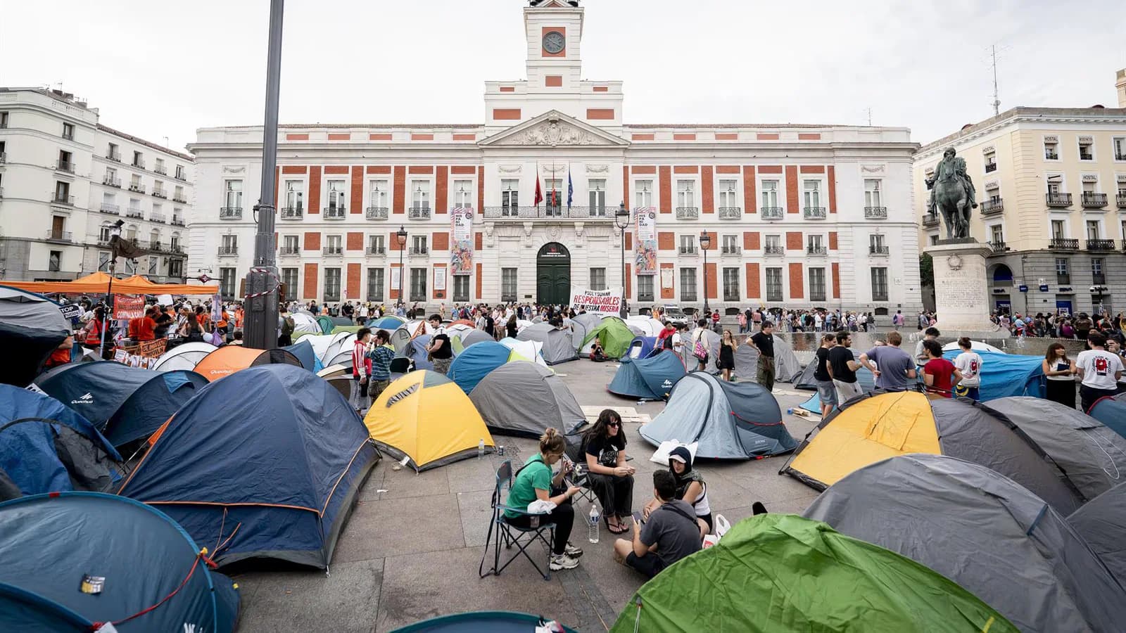 La Comunidad de Madrid acusa a Interior de permitir la acampada en Sol