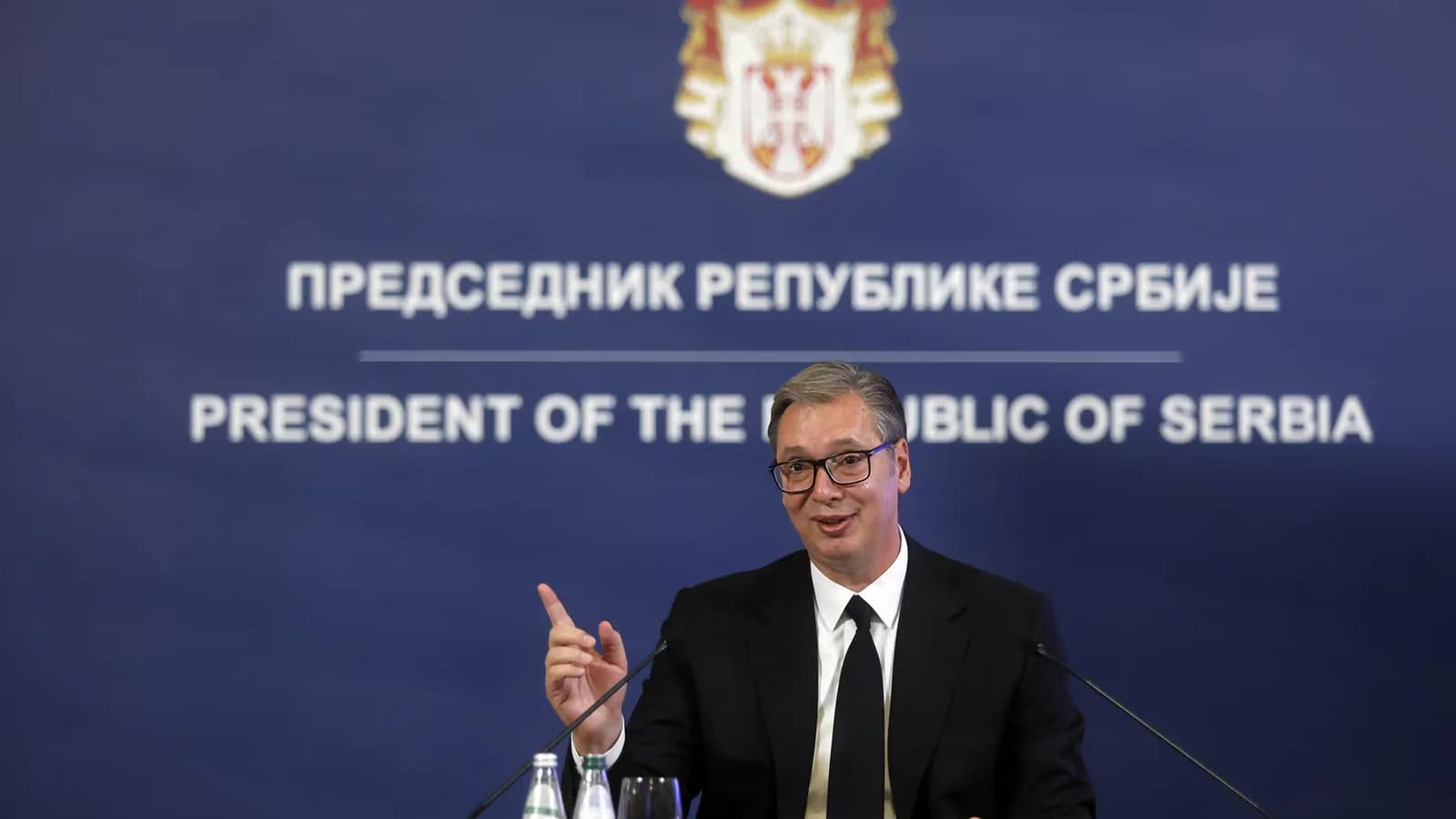 Aleksandar Vucic renunció a la Presidencia de Serbia para competir como primer ministro