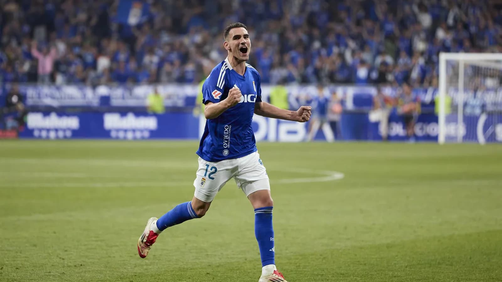 El Oviedo vence al Sporting y el Eibar queda como líder provisional