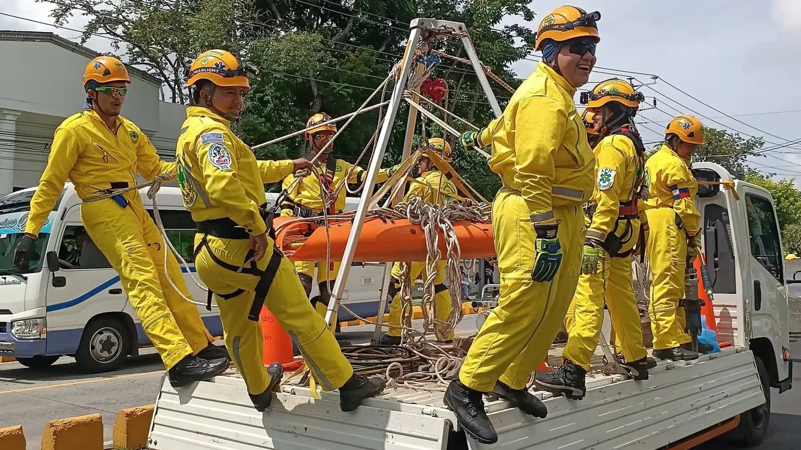 Comandos de Salvamento de El Salvador celebró 66 años con un desfile