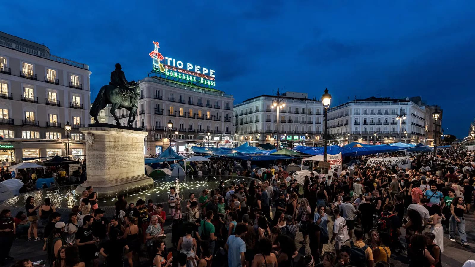 La acampada en Sol continúa con reclamos por el llamado “decreto Maricarmen”