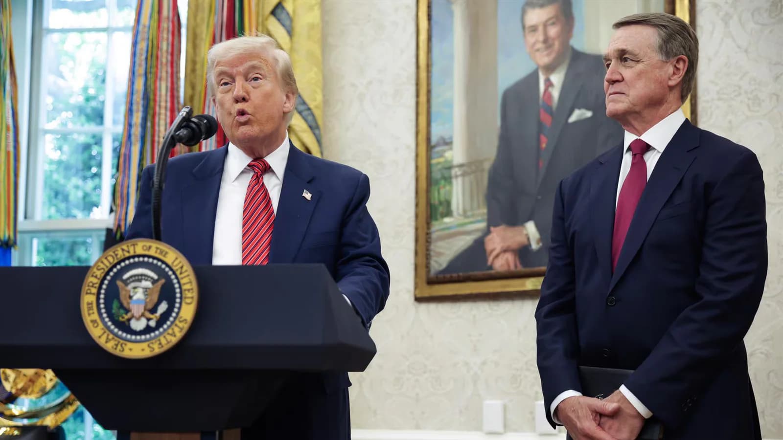 Trump negó haber ofrecido armas a China y dijo que su embajador hablaba de Taiwán