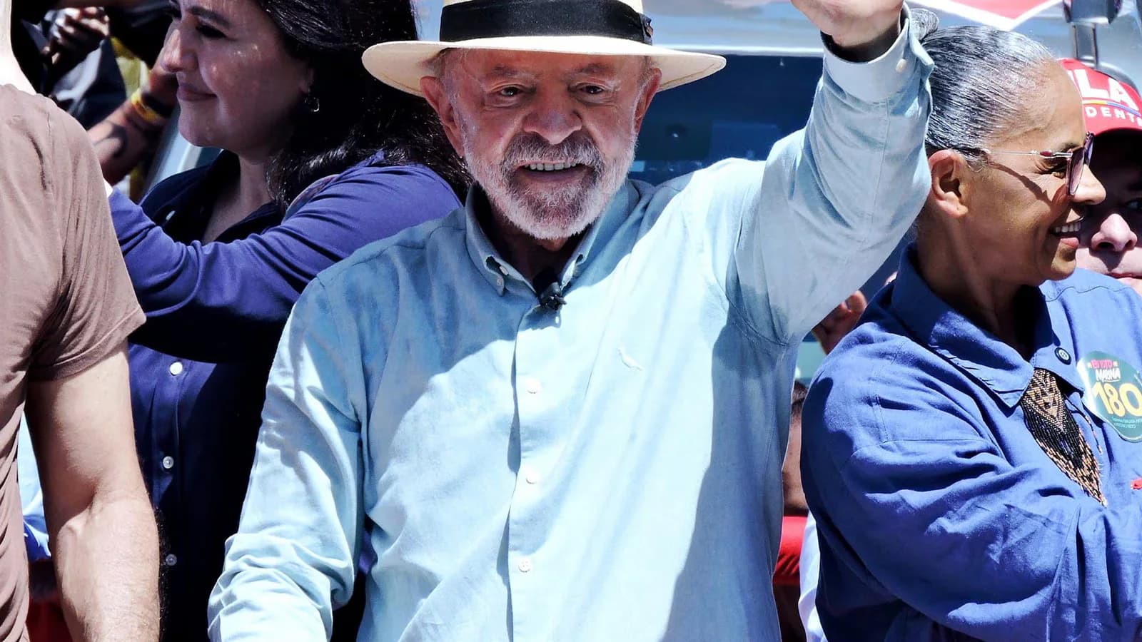 Lula lidera con 39% y Flávio Bolsonaro alcanza 34% a una semana de la elección