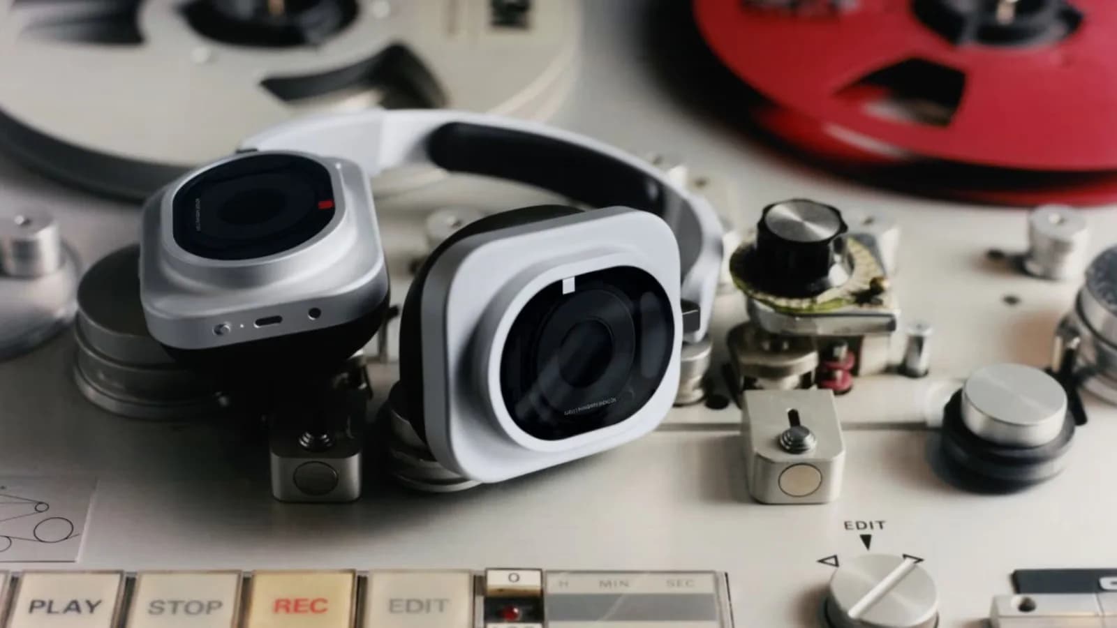 Nothing presentó los Headphone (1) Pro, sus nuevos auriculares de tres drivers