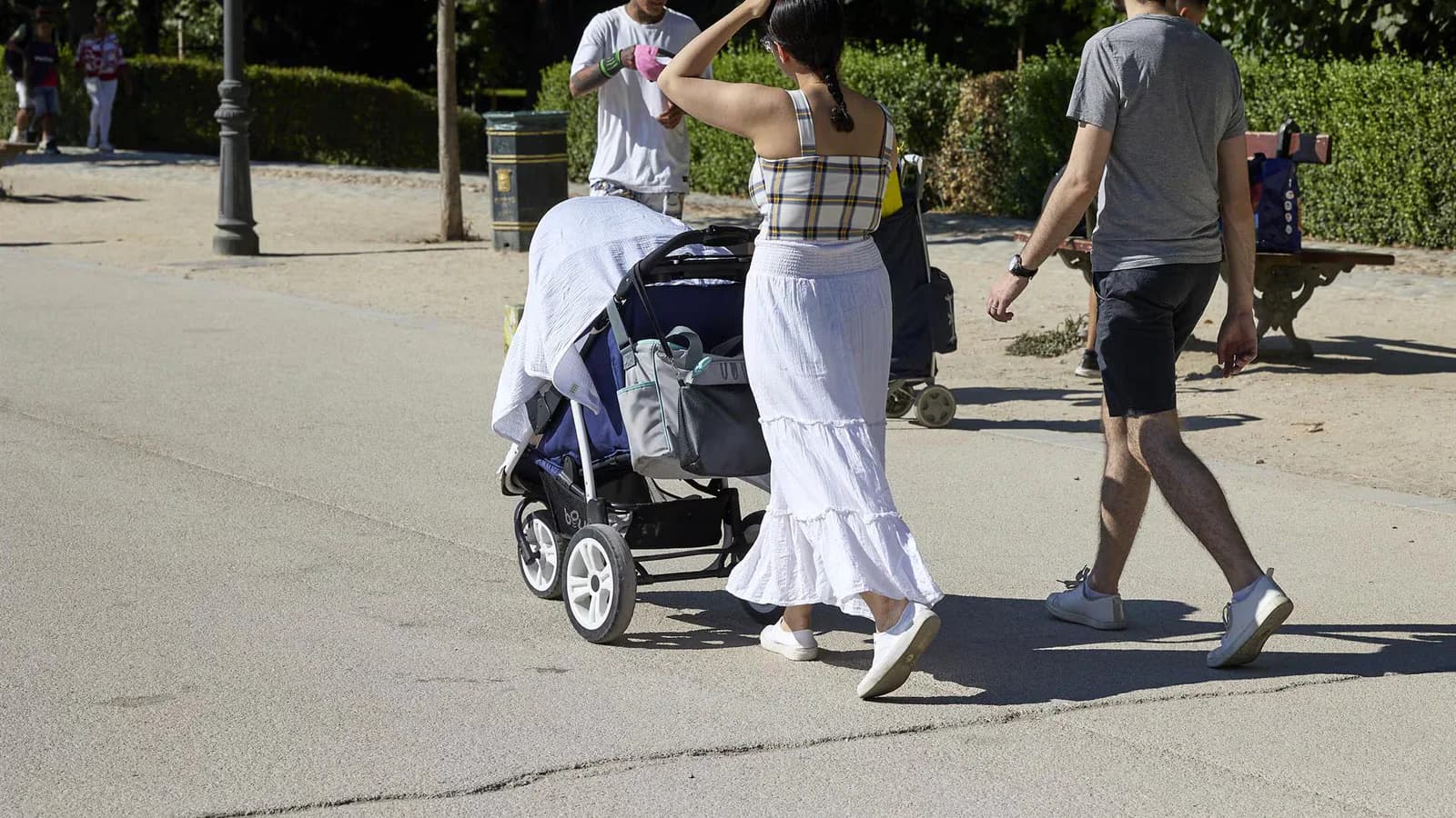 Una de cada tres mujeres tuvo menos hijos de los que deseaba, según el INE