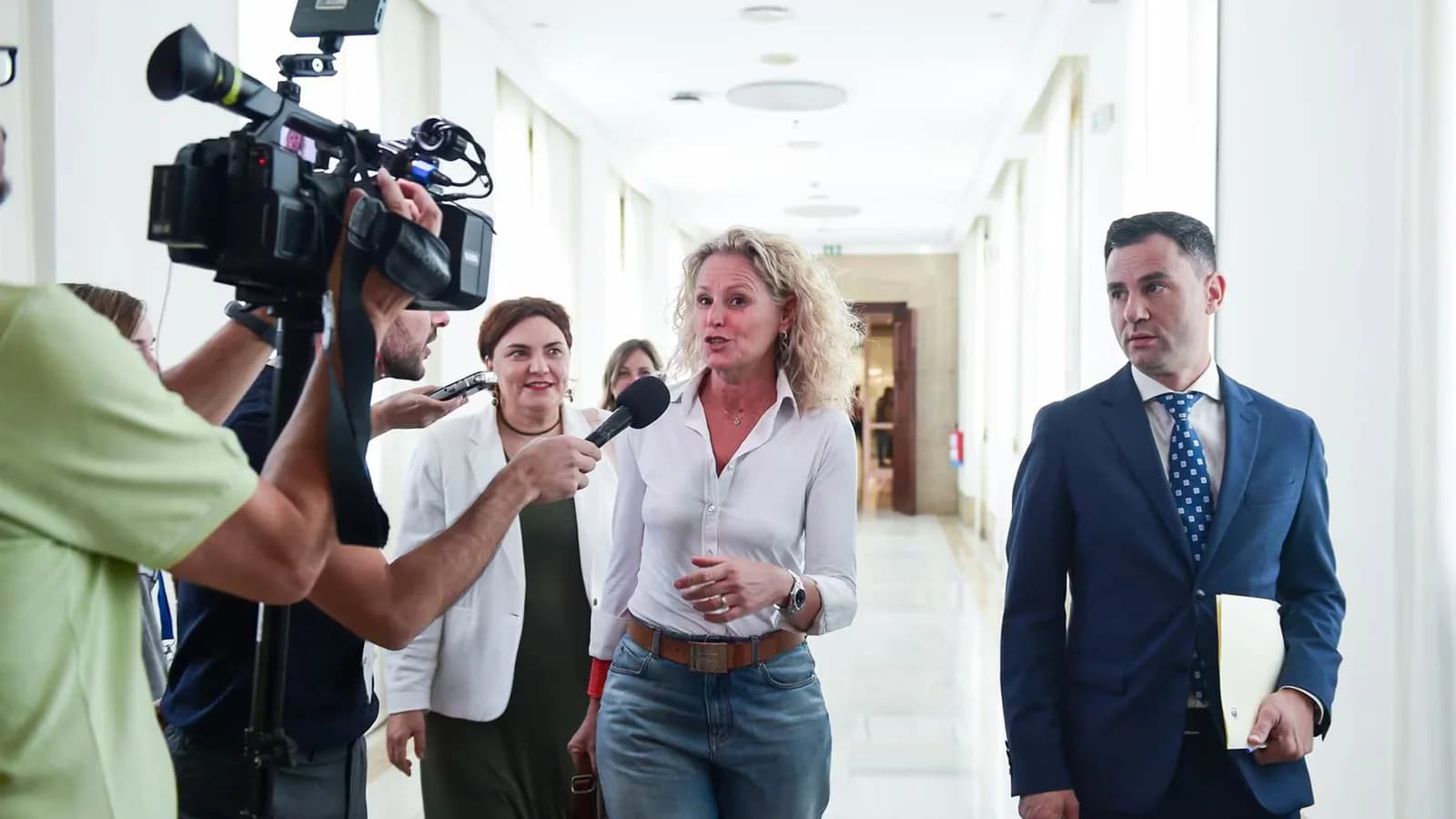 El PSOE reclama que Ana Vázquez deje su acta por exhibir gas pimienta en el Congreso