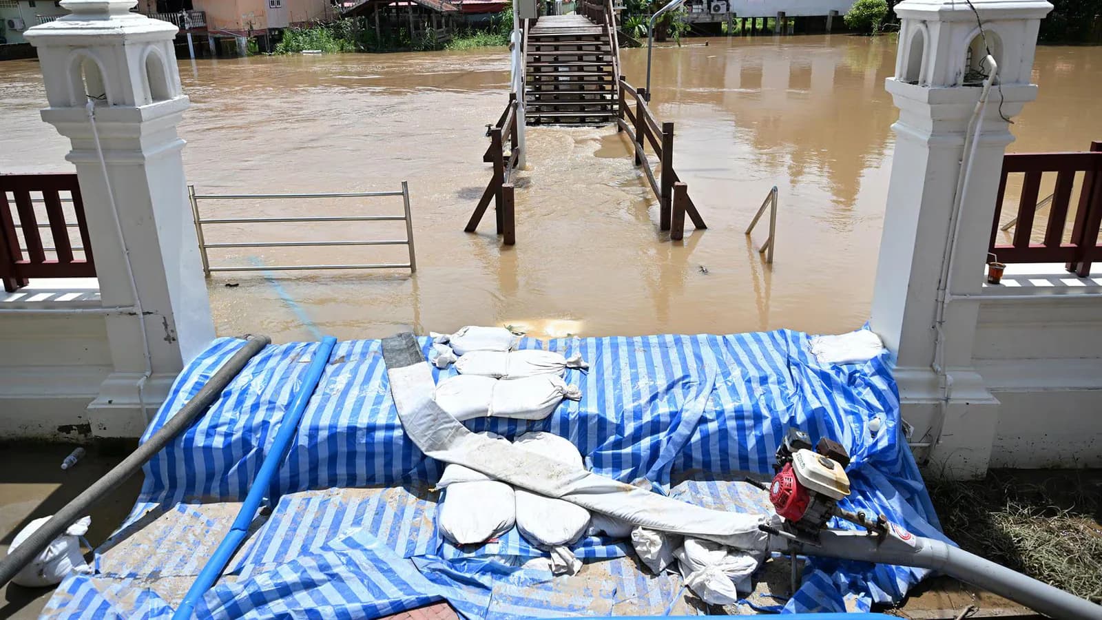 Tailandia eleva a 22 los muertos por las inundaciones y mantiene alertas