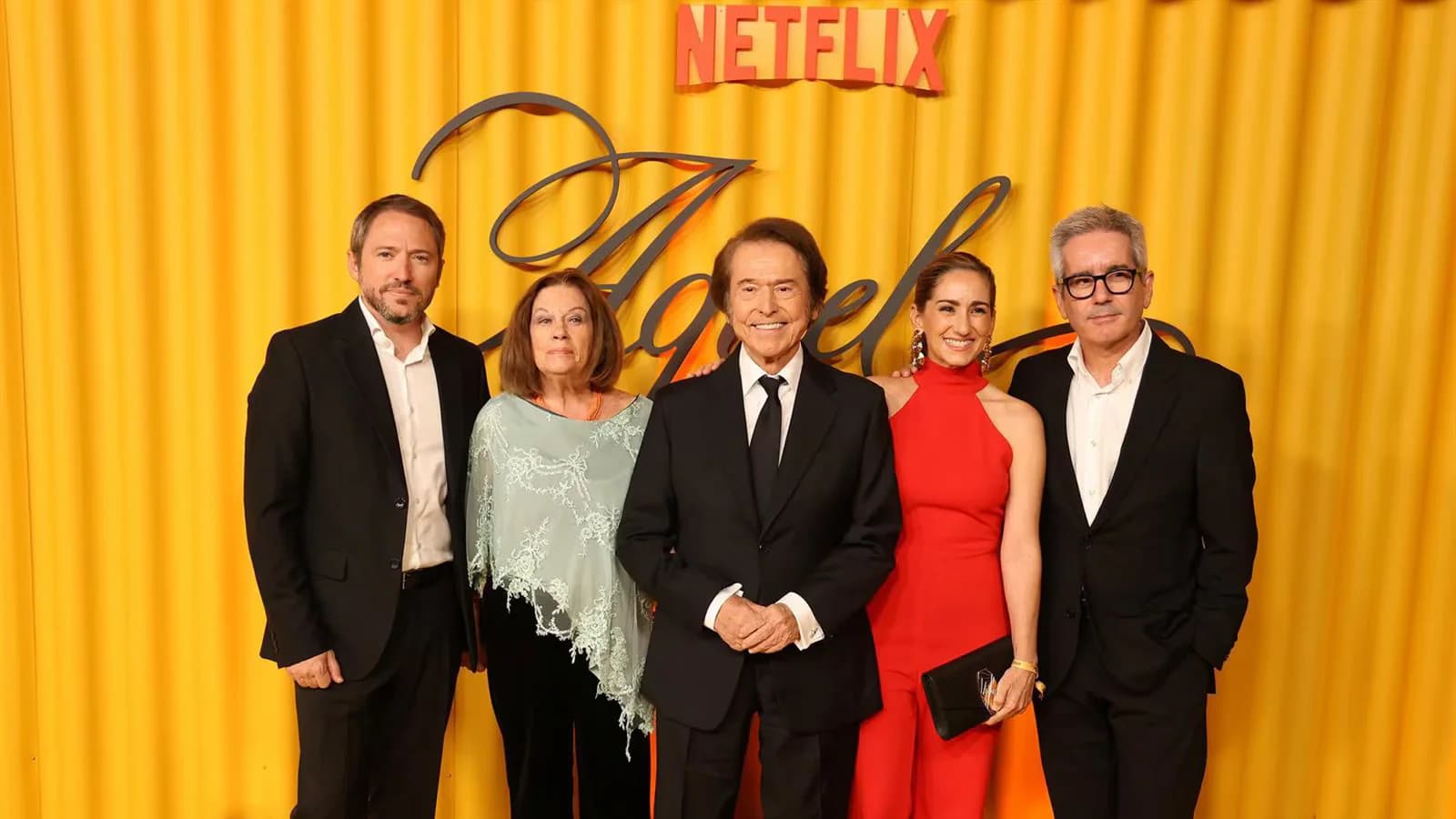 Raphael presentó “Aquel” en Madrid, acompañado por su familia y el elenco