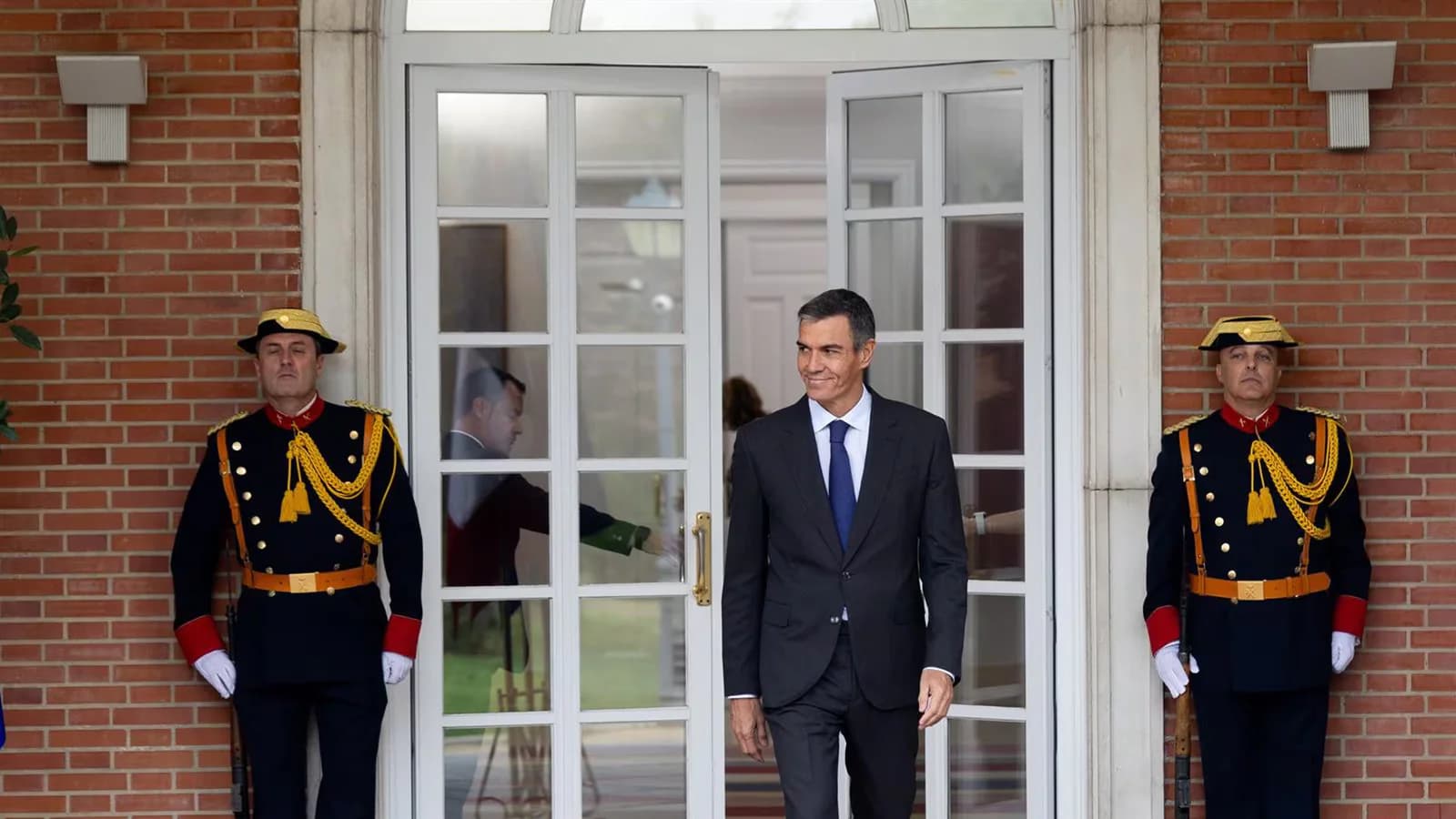 Sánchez niega falta de diálogo con Ceuta antes de la llegada masiva de migrantes