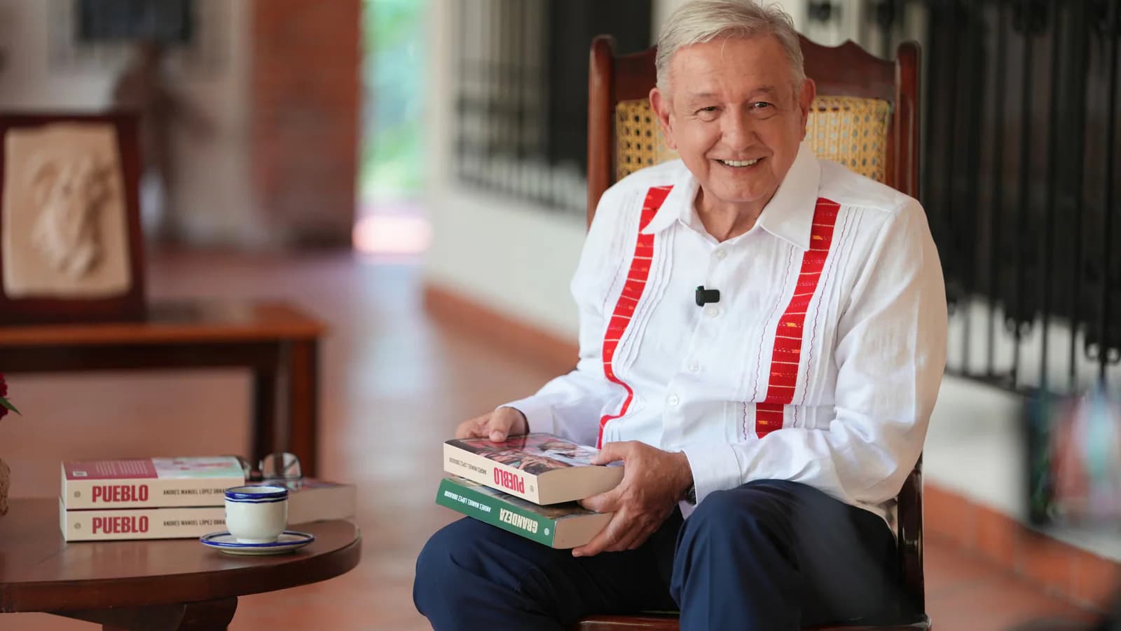 López Obrador anuncia su nuevo libro y reivindica la soberanía popular